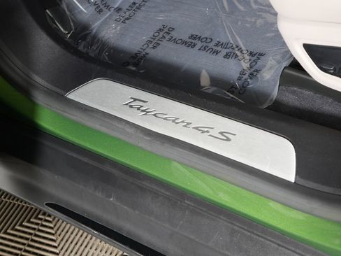 Used 2022 Porsche Taycan 4S image 18