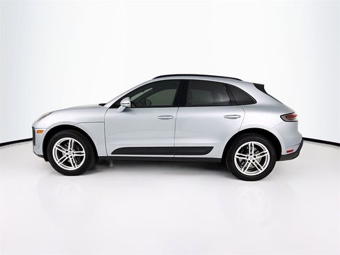 Certified 2025 Porsche Macan image 2