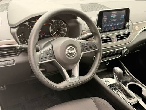 Used 2024 Nissan Altima 2.5 SV FWD image 18