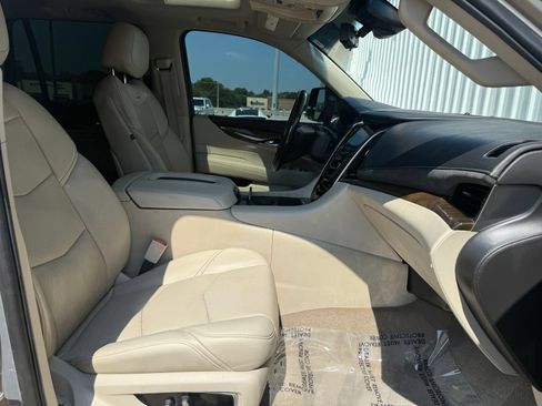Used 2019 Cadillac Escalade Luxury AWD/4WD image 20