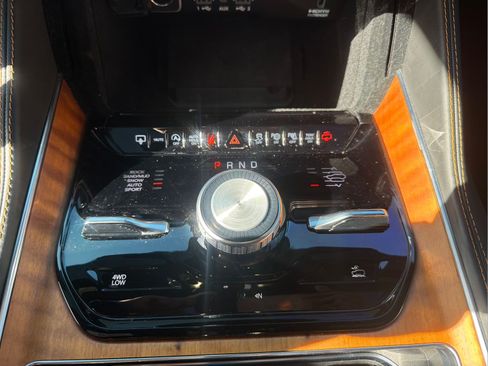 Used 2024 Jeep Grand Wagoneer Series III AWD/4WD image 56