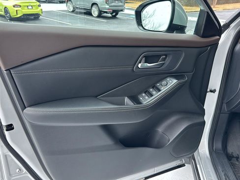 Used 2023 Nissan Rogue SV w/ SV Premium B Package image 14