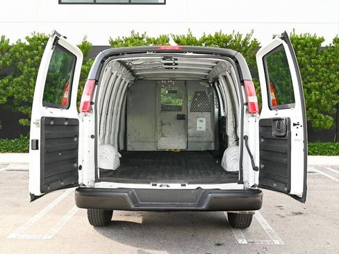 Used 2022 GMC Savana 3500 Extended w/ Driver Convenience Package RWD image 10
