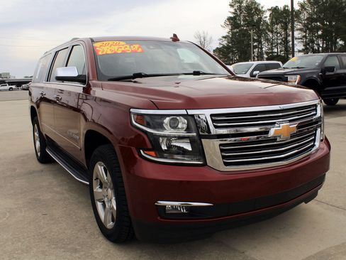 Used 2020 Chevrolet Suburban Premier image 4
