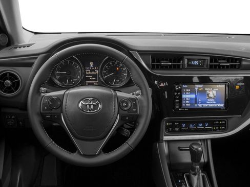 Used 2018 Toyota Corolla iM w/ Carpet Mat Package (TMS) FWD image 4