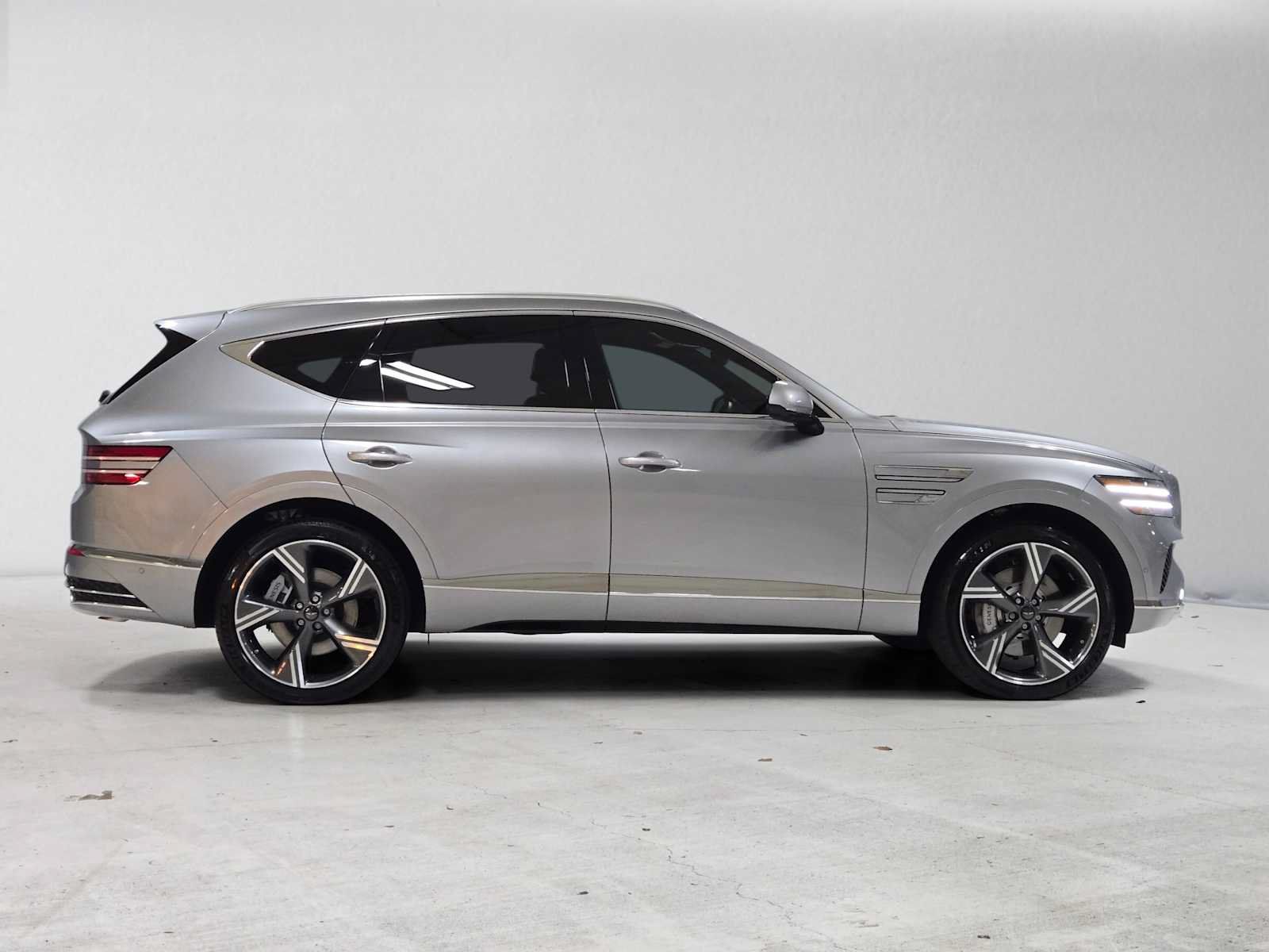 Used 2025 Genesis GV80 3.5T Prestige AWD/4WD image 2