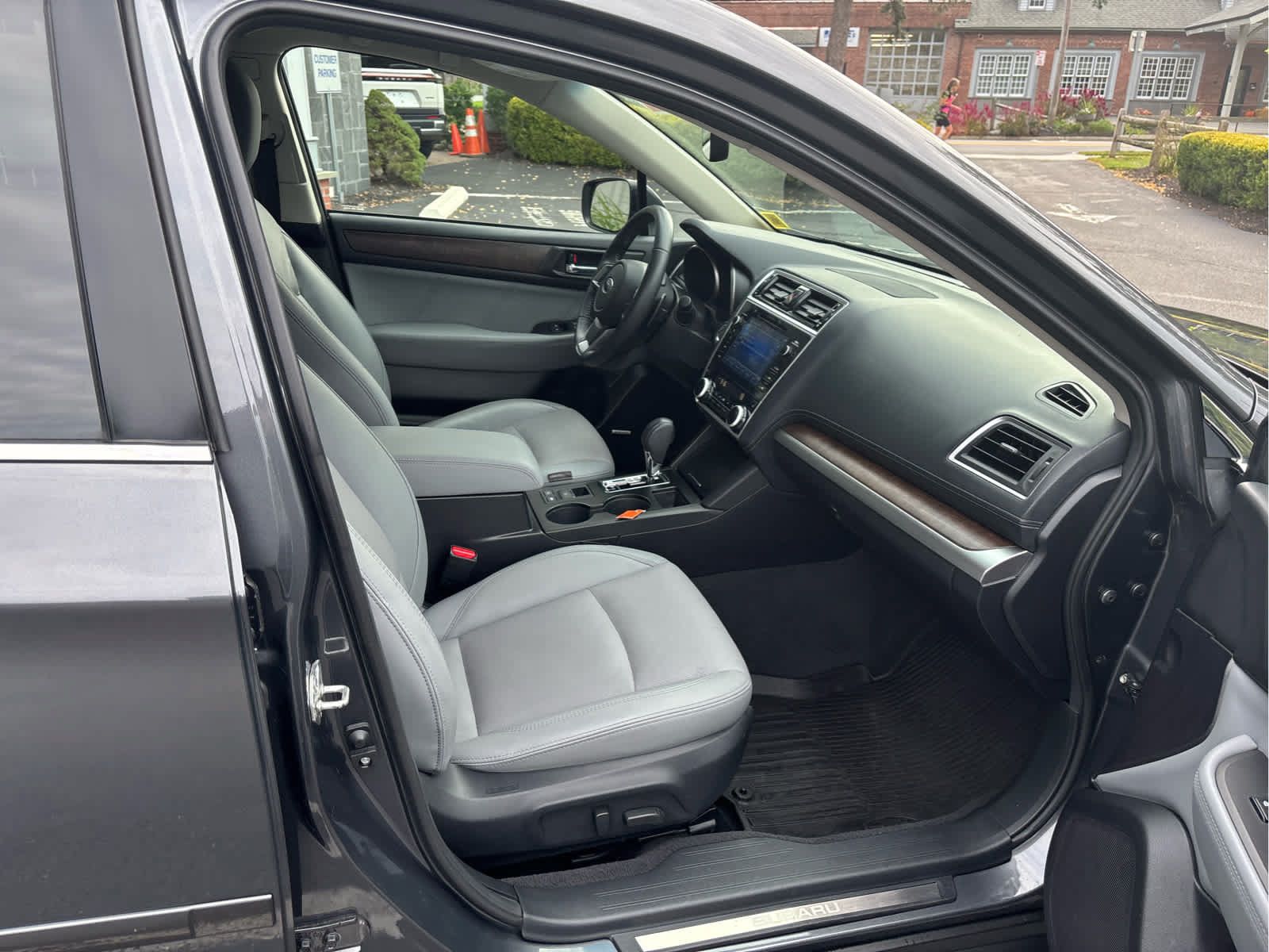 Used 2018 Subaru Outback 2.5i Limited AWD/4WD image 29