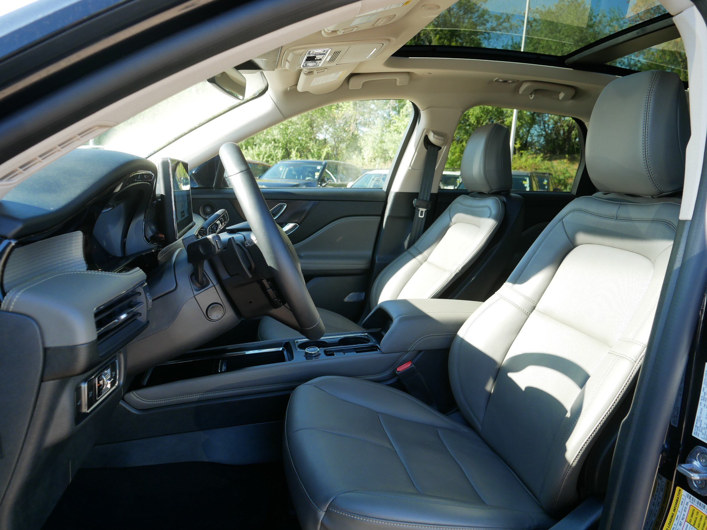 Used 2024 Lincoln Corsair AWD w/ Equipment Group 102A image 35