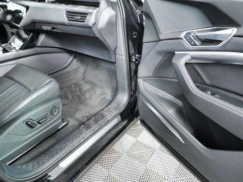 Used 2023 Audi e-tron Premium Plus w/ Premium Plus Package AWD/4WD image 27
