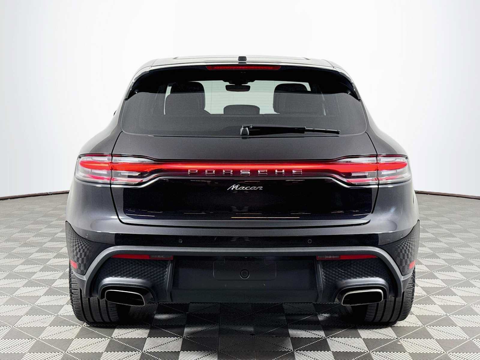 Used 2022 Porsche Macan AWD/4WD image 6