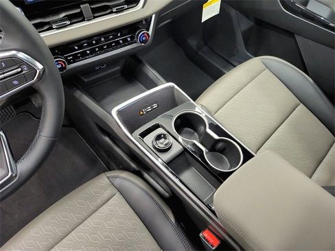 New 2026 Chevrolet Equinox LT w/ Convenience Package II image 24