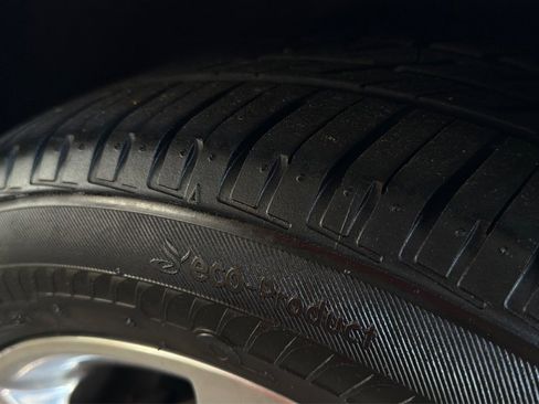 Used 2004 Cadillac XLR RWD image 41