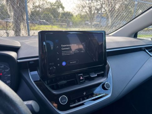 Used 2025 Toyota Corolla LE image 21