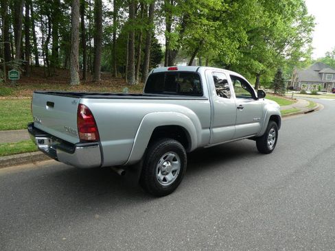 Used 2005 Toyota Tacoma PreRunner image 26