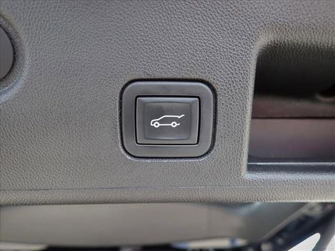 Used 2023 Chevrolet Equinox LT FWD image 9