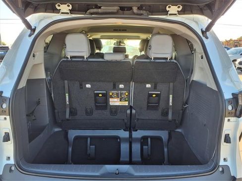 Used 2023 Toyota Sienna XLE image 20