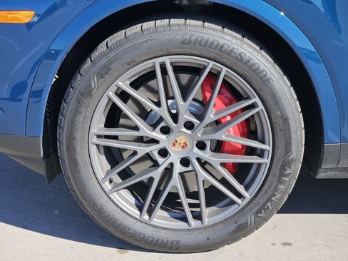 Certified 2025 Porsche Cayenne S image 14