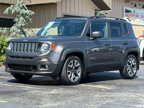 Used 2018 Jeep Renegade Latitude FWD image 6