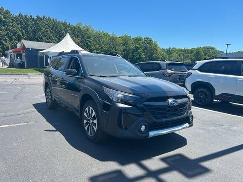 Used 2025 Subaru Outback Limited AWD/4WD image 3