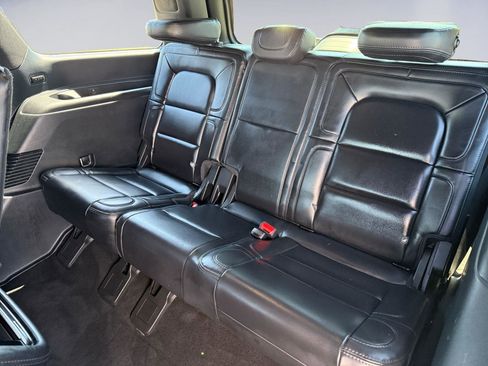 Used 2021 Lincoln Navigator Reserve w/ Luxury Package AWD/4WD image 18