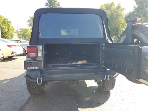 Used 2018 Jeep Wrangler Unlimited Sport image 22