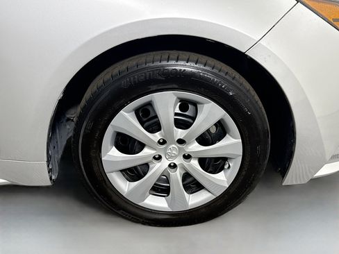 Used 2021 Toyota Corolla LE image 31