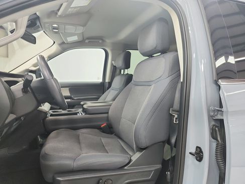 Used 2025 Ford Expedition Active AWD/4WD image 9