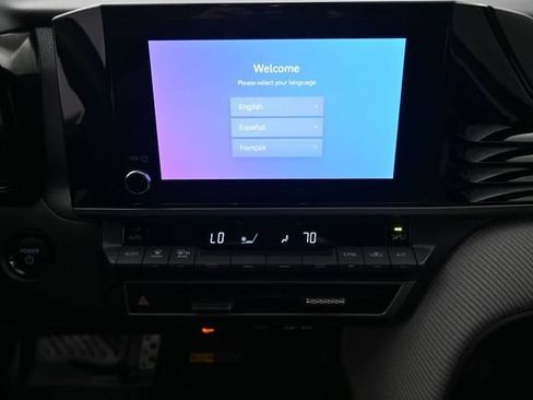 Used 2025 Toyota Camry SE w/ Convenience Package FWD image 3