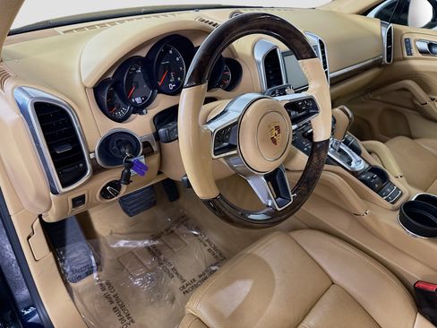 Used 2016 Porsche Cayenne image 21