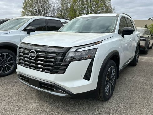 New 2026 Nissan Pathfinder Platinum image 1