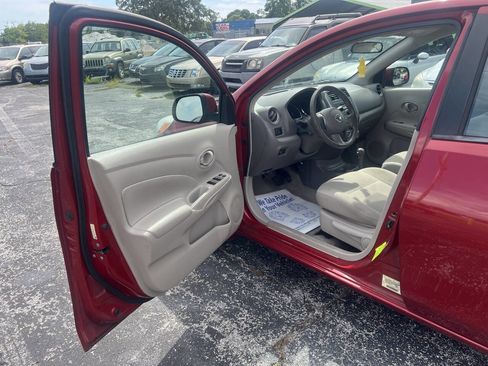 Used 2012 Nissan Versa SV image 9