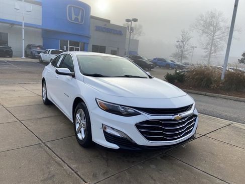 Used 2024 Chevrolet Malibu LT image 2