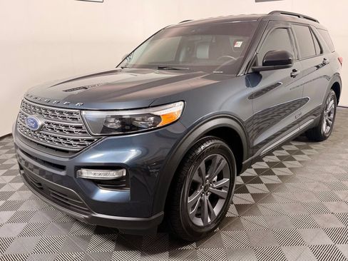 Used 2023 Ford Explorer XLT w/ Equipment Group 202A AWD/4WD image 2