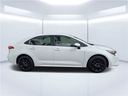 Used 2025 Toyota Corolla LE FWD image 2