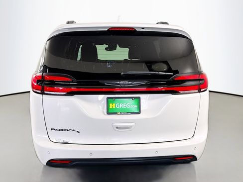 Used 2021 Chrysler Pacifica Touring-L w/ Uconnect Theater Family Group image 8