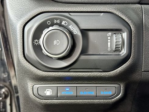 Used 2023 Jeep Wrangler Unlimited Sahara AWD/4WD image 16