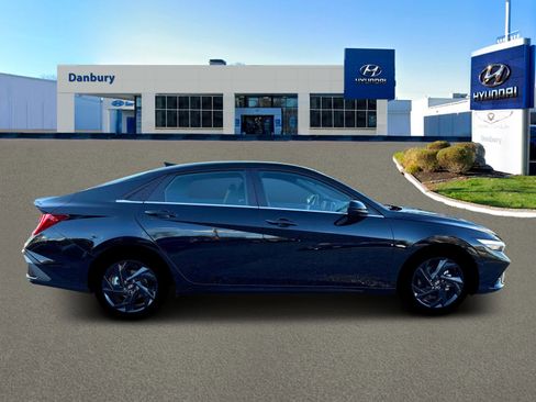 New 2026 Hyundai Elantra SEL Sport Premium image 9