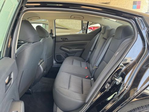 Used 2025 Nissan Altima 2.5 SV FWD image 27