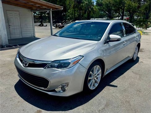 Used 2014 Toyota Avalon Limited w/ Technology Package FWD image 8