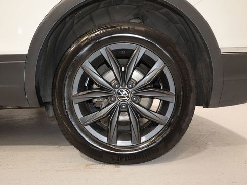 Used 2024 Volkswagen Tiguan SE image 32