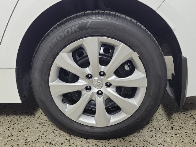 Used 2026 Toyota Corolla LE FWD image 8