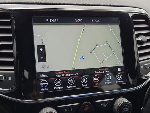 Used 2020 Jeep Grand Cherokee Altitude image 19