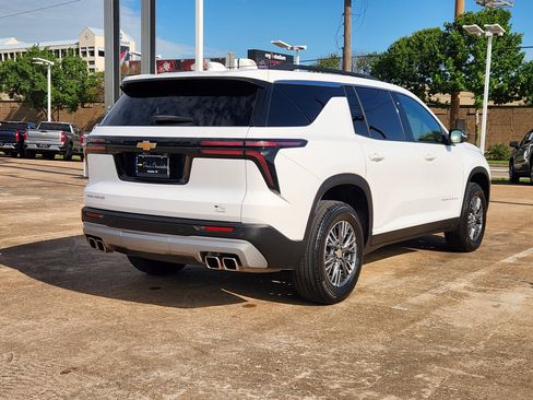 Certified 2025 Chevrolet Traverse LT FWD image 6