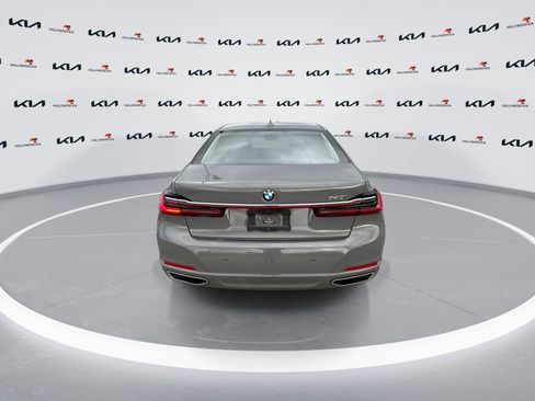 Used 2022 BMW 740i w/ Premium Package RWD image 7