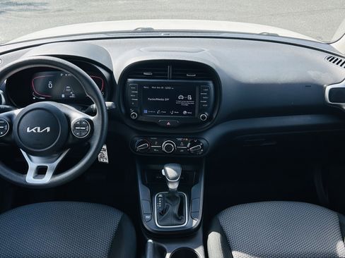 Used 2023 Kia Soul LX image 16