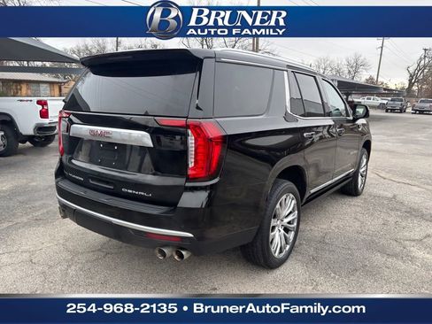 Used 2023 GMC Yukon Denali w/ Denali Reserve Package image 5