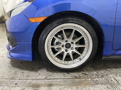 Used 2017 Honda Civic Touring image 10