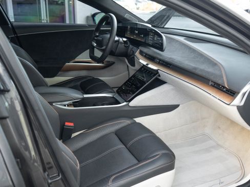 Used 2022 Lucid Air Grand Touring image 34