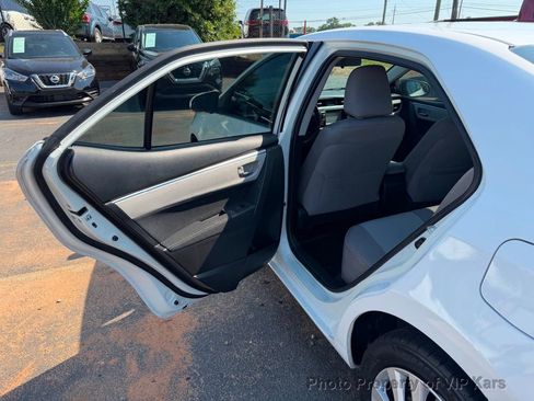 Used 2016 Toyota Corolla LE FWD image 10