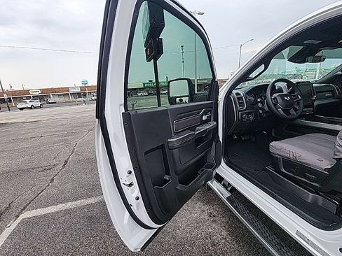 Used 2025 RAM 3500 Big Horn AWD/4WD image 15